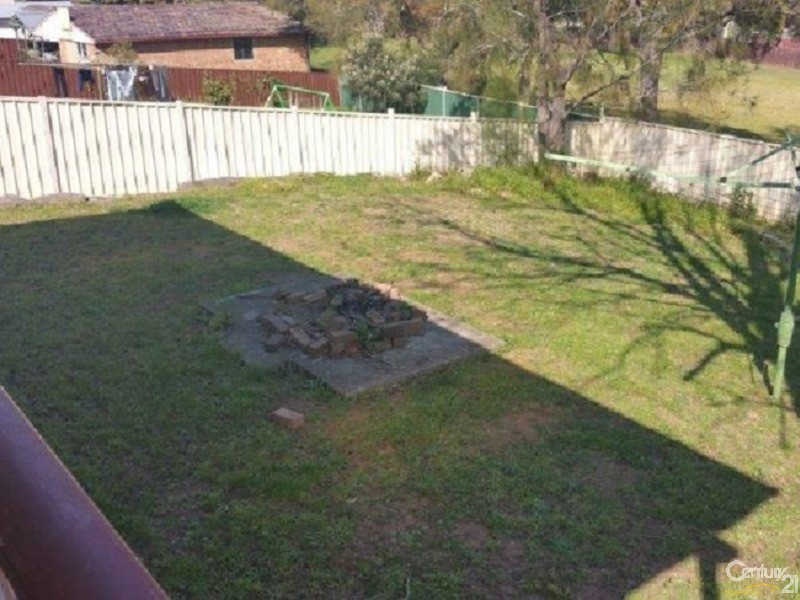 27 Donaldson Street, Bradbury NSW 2560