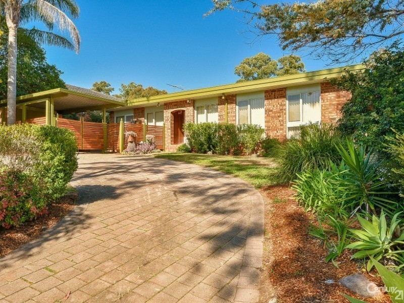 15 Tallowwood Crescent, Bradbury NSW 2560