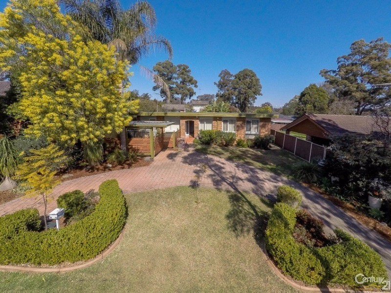 15 Tallowwood Crescent, Bradbury NSW 2560