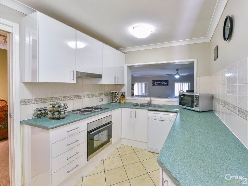 15 Tallowwood Crescent, Bradbury NSW 2560