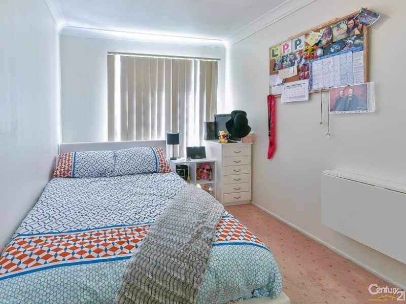 15 Tallowwood Crescent, Bradbury NSW 2560