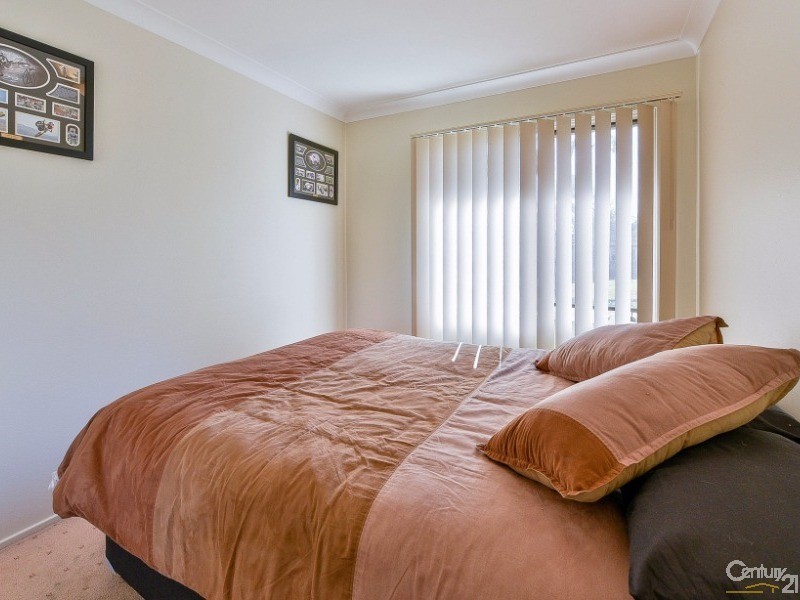 15 Tallowwood Crescent, Bradbury NSW 2560