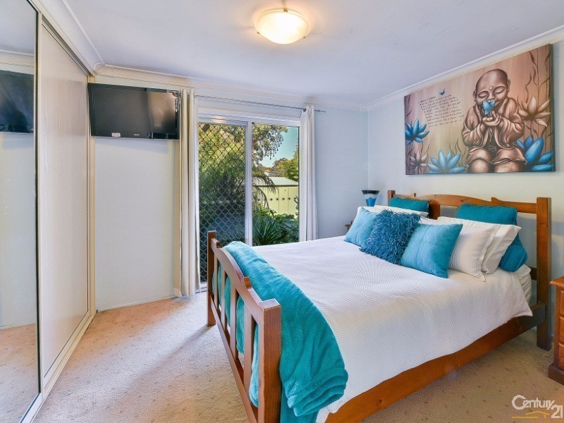 15 Tallowwood Crescent, Bradbury NSW 2560