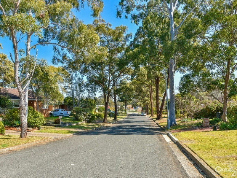 15 Tallowwood Crescent, Bradbury NSW 2560