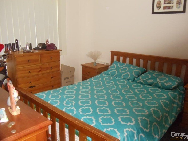 69 Lawn Avenue, Bradbury NSW 2560