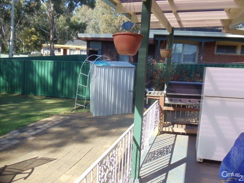 69 Lawn Avenue, Bradbury NSW 2560
