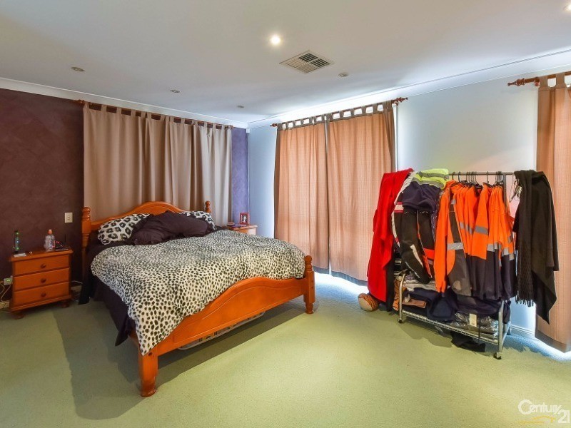 8 St Maria Place, Blair Athol NSW 2560