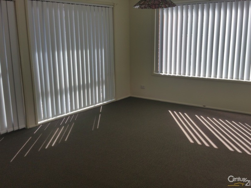 6 Bobuck Street, St Helens Park NSW 2560