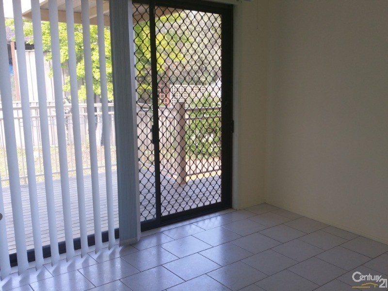 6 Bobuck Street, St Helens Park NSW 2560