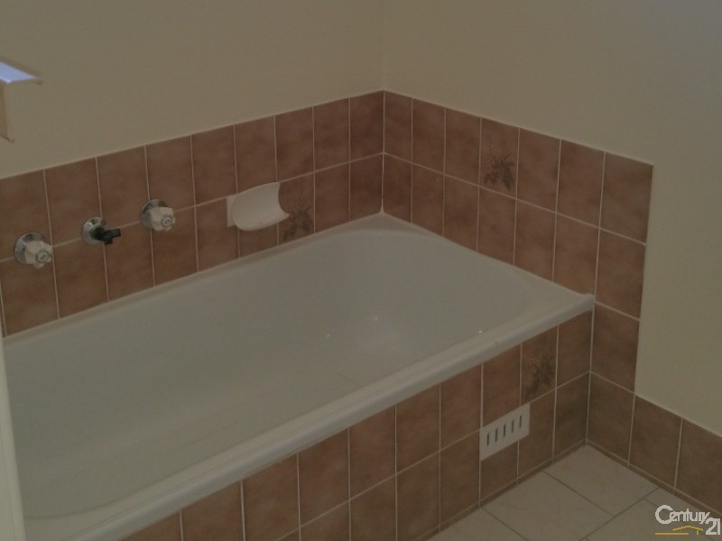 6 Bobuck Street, St Helens Park NSW 2560