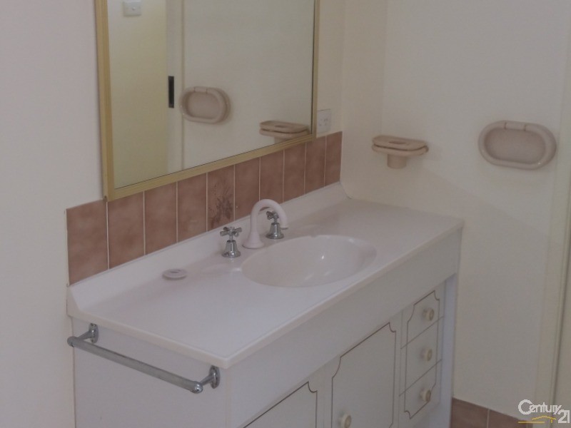 6 Bobuck Street, St Helens Park NSW 2560