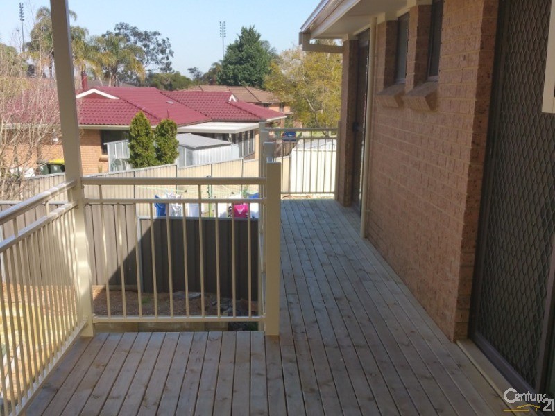 6 Bobuck Street, St Helens Park NSW 2560