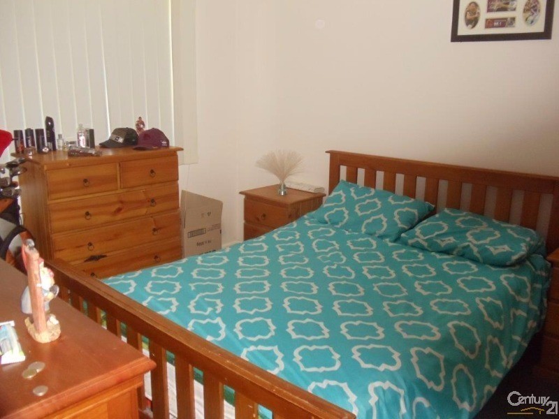 69 Lawn Avenue, Bradbury NSW 2560