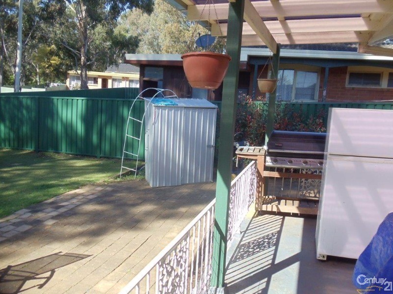 69 Lawn Avenue, Bradbury NSW 2560