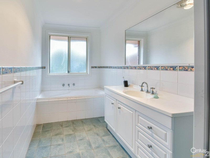 30A Fullerton Circuit, St Helens Park NSW 2560