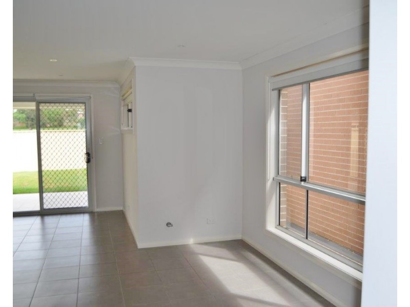 8 Bird Walton Avenue, Middleton Grange NSW 2171