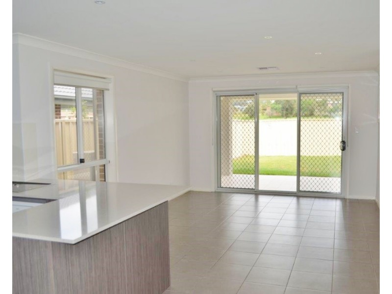 8 Bird Walton Avenue, Middleton Grange NSW 2171