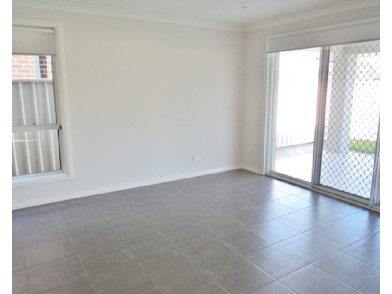 8 Bird Walton Avenue, Middleton Grange NSW 2171