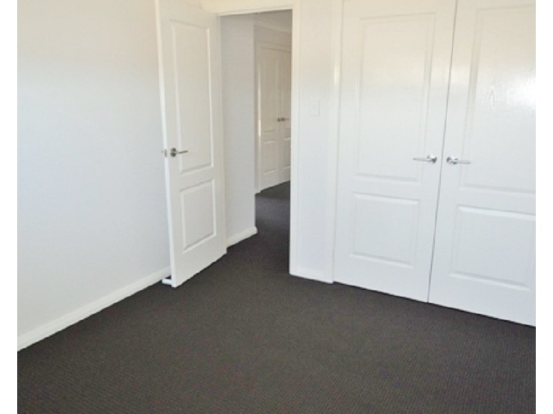 8 Bird Walton Avenue, Middleton Grange NSW 2171