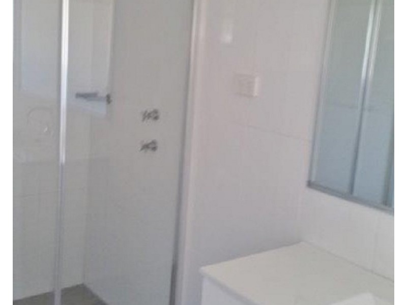 8 Bird Walton Avenue, Middleton Grange NSW 2171
