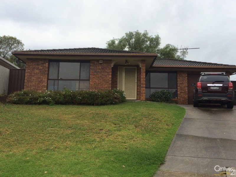 16 Balthasar Close, Rosemeadow NSW 2560