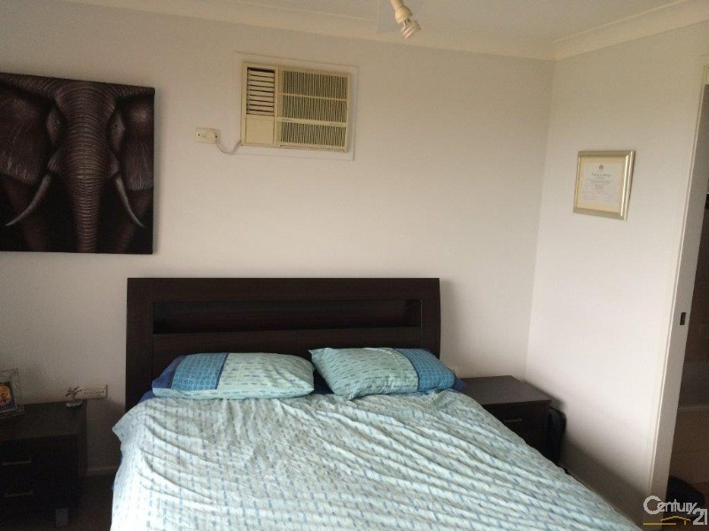 16 Balthasar Close, Rosemeadow NSW 2560