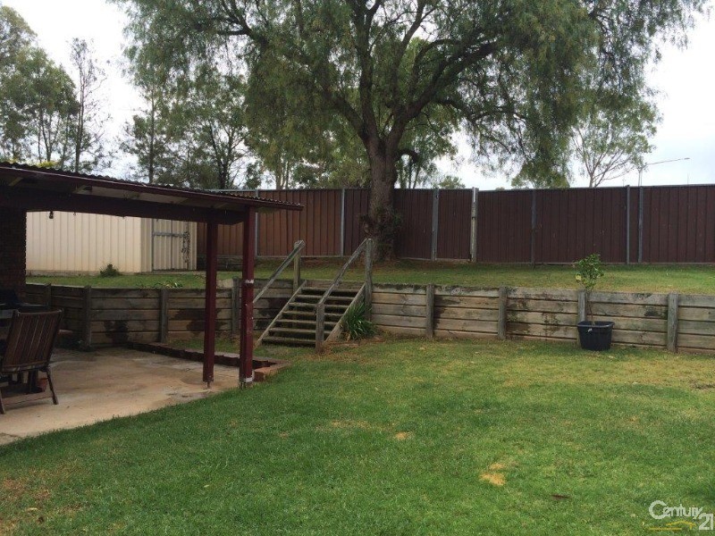 16 Balthasar Close, Rosemeadow NSW 2560