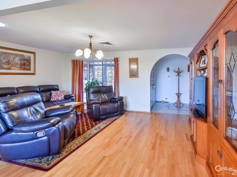 14 Donaldbain Circuit, Rosemeadow NSW 2560