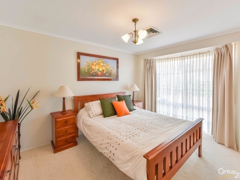 14 Donaldbain Circuit, Rosemeadow NSW 2560