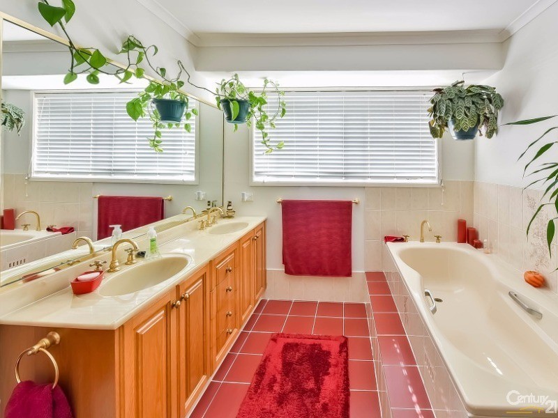 14 Donaldbain Circuit, Rosemeadow NSW 2560