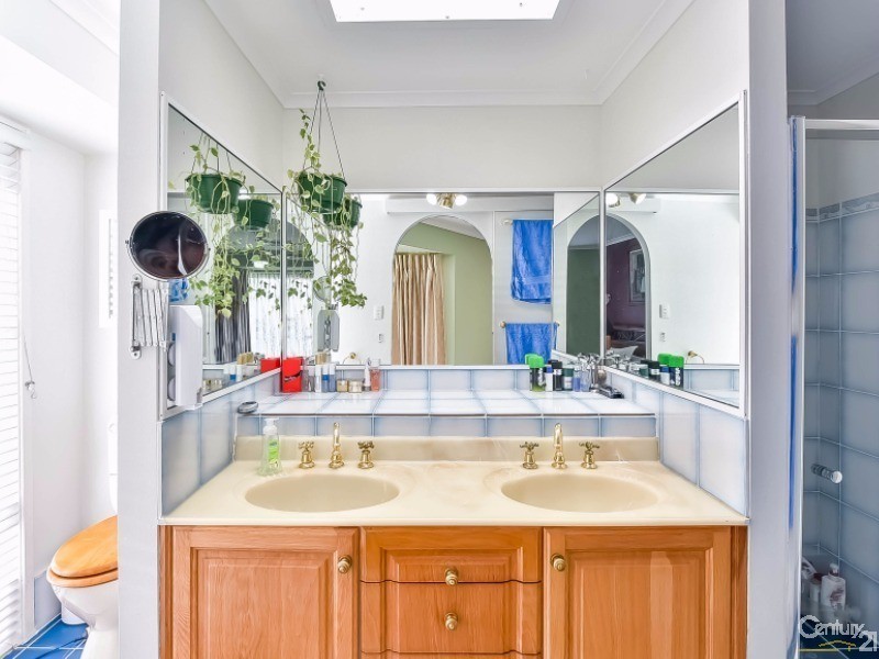 14 Donaldbain Circuit, Rosemeadow NSW 2560