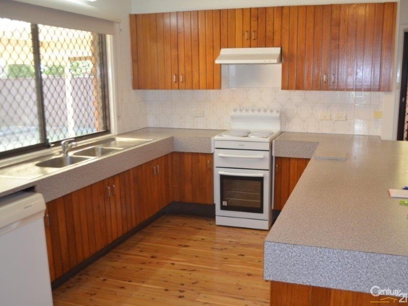 13 Arunta Crescent, Leumeah NSW 2560