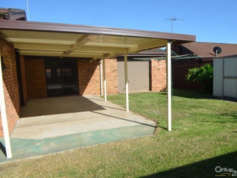13 Arunta Crescent, Leumeah NSW 2560