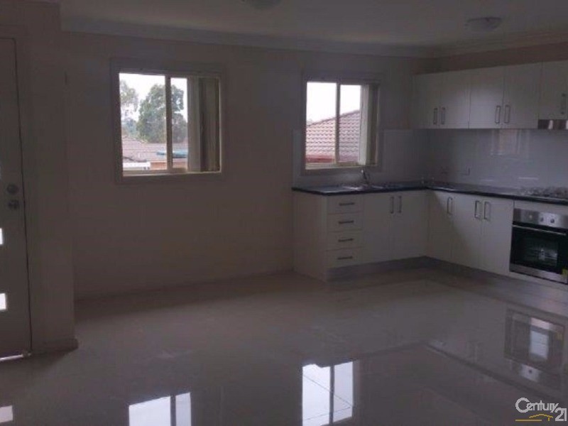 3A Sebastian Place, Rosemeadow NSW 2560