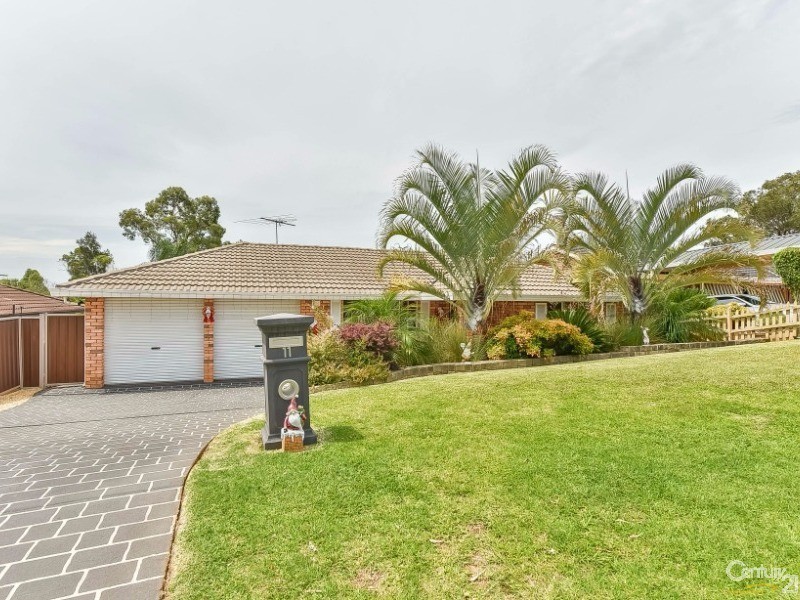 11 Alexis Place, Rosemeadow NSW 2560
