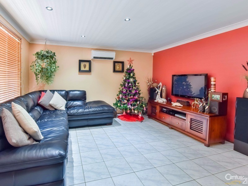 11 Alexis Place, Rosemeadow NSW 2560