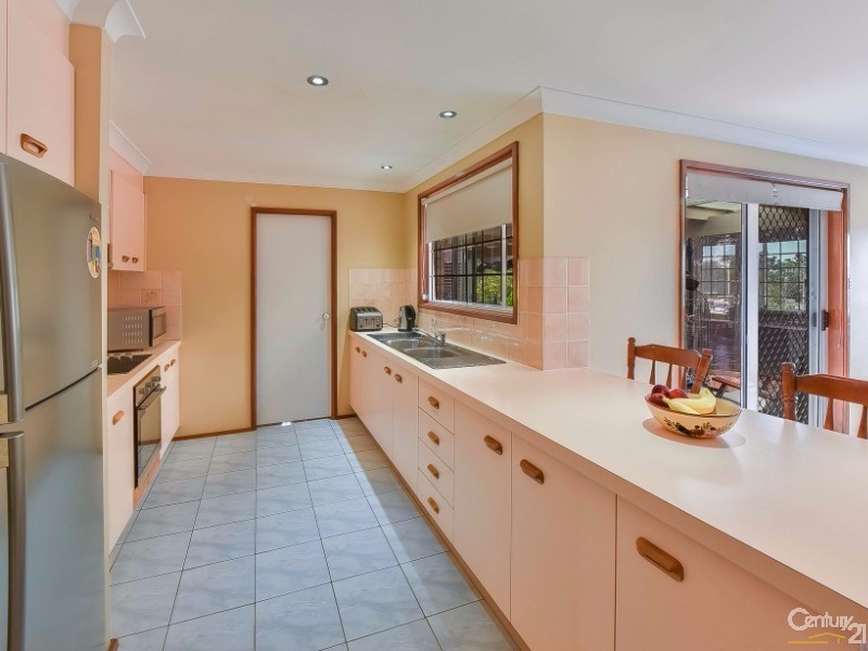 11 Alexis Place, Rosemeadow NSW 2560