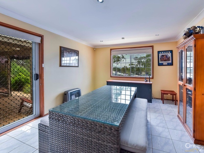 11 Alexis Place, Rosemeadow NSW 2560