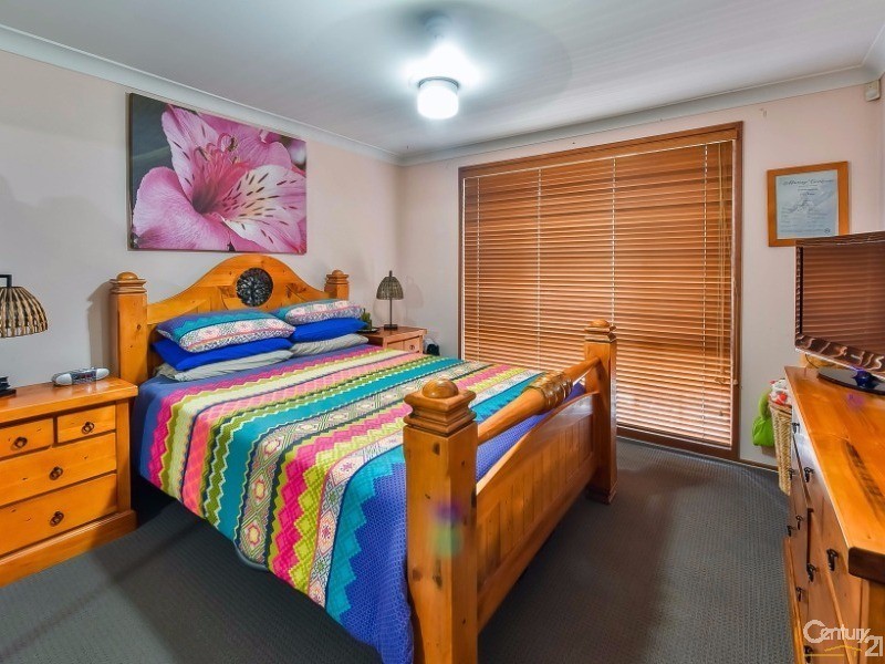 11 Alexis Place, Rosemeadow NSW 2560