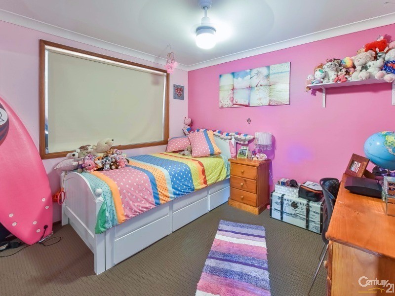 11 Alexis Place, Rosemeadow NSW 2560