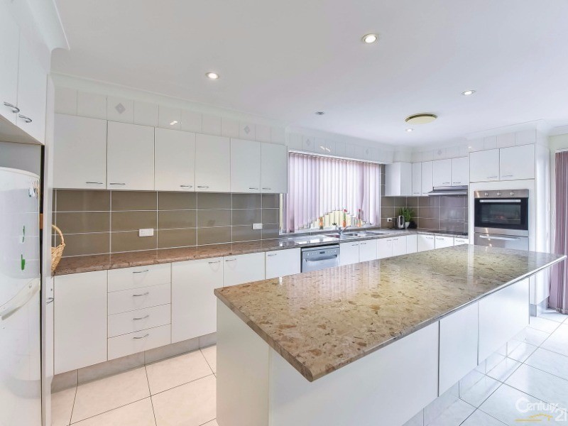 3 Mantalini Street, Ambarvale NSW 2560