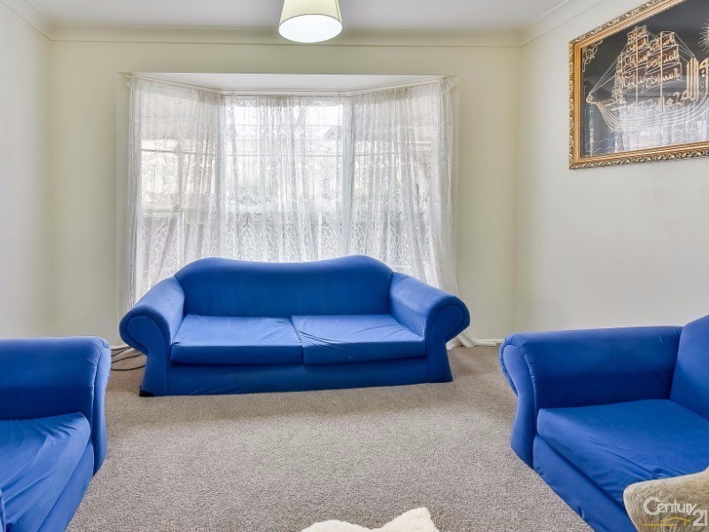 3 Mantalini Street, Ambarvale NSW 2560