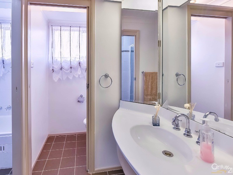 3 Mantalini Street, Ambarvale NSW 2560
