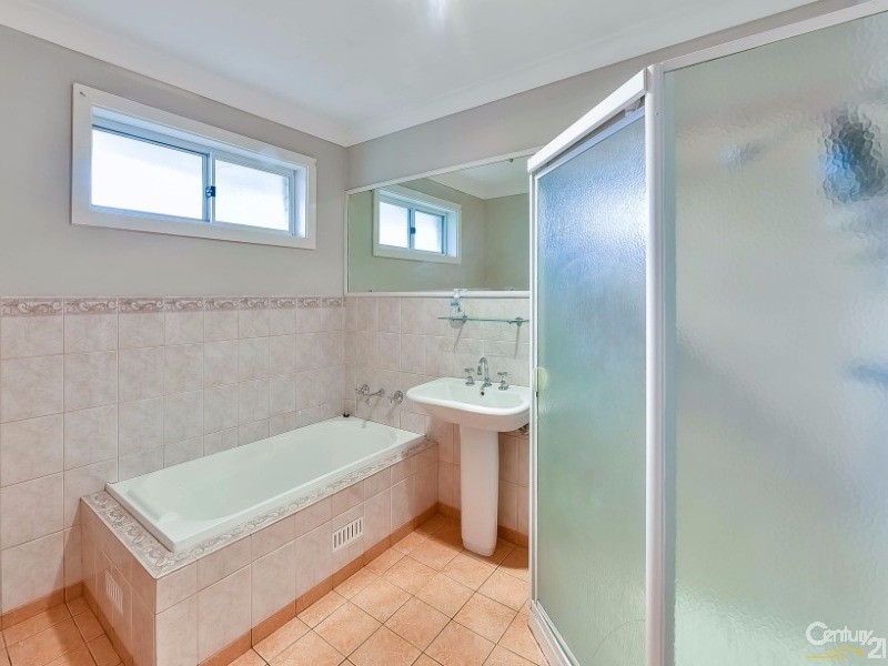 17 Valley Road, Campbelltown NSW 2560