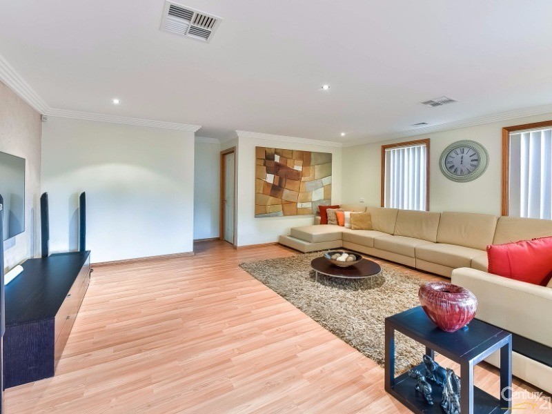 2 Fernleigh Place, Glen Alpine NSW 2560