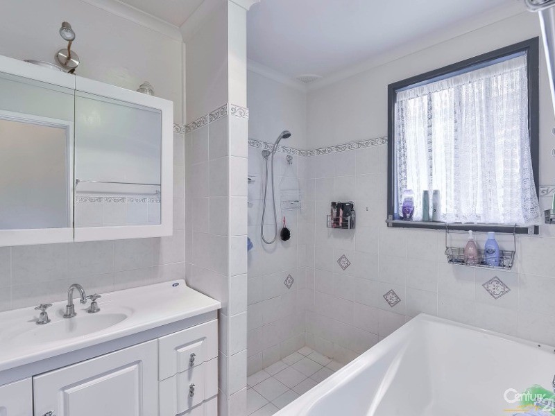 6 Kalyan Avenue, Bradbury NSW 2560