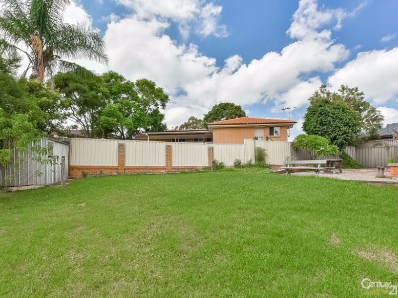 6 Kalyan Avenue, Bradbury NSW 2560