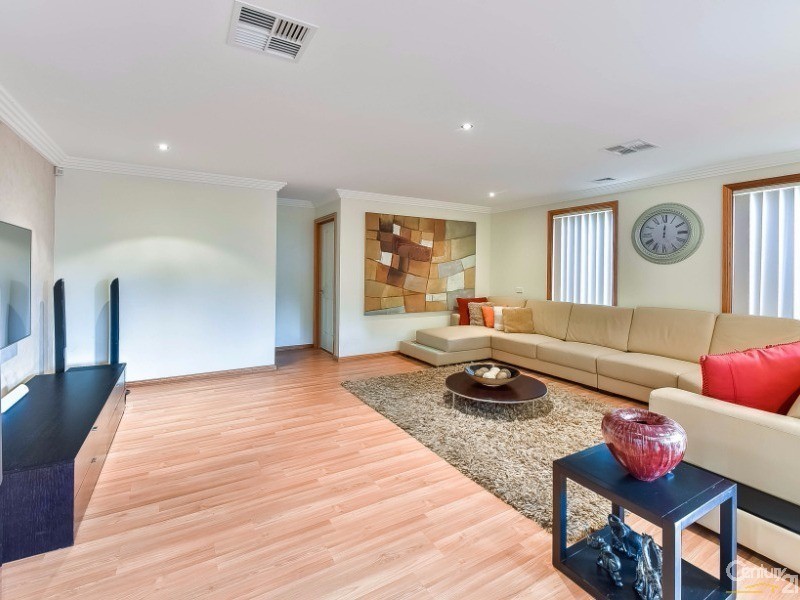 2 Fernleigh Place, Glen Alpine NSW 2560