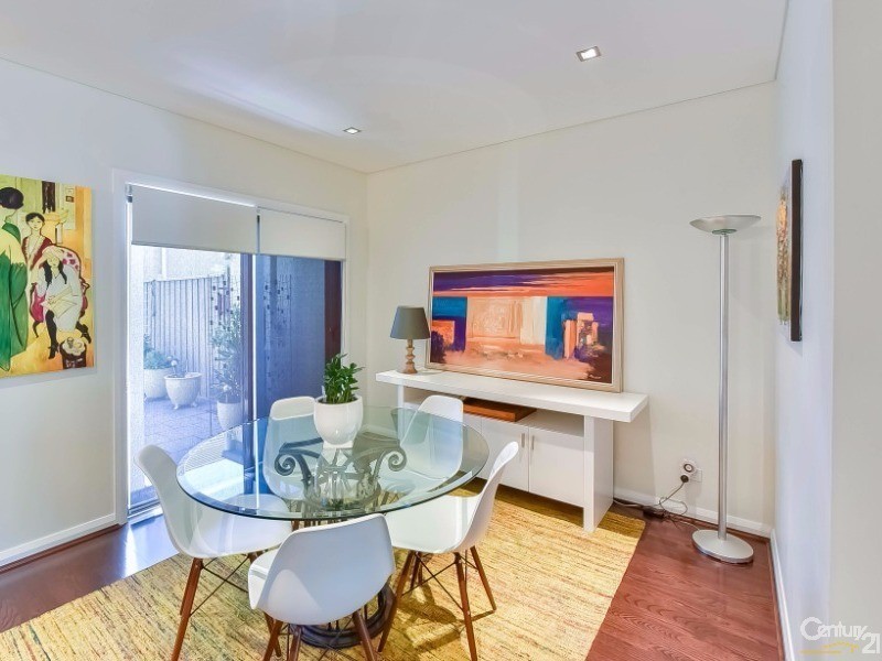 10 Centennial Drive, Campbelltown NSW 2560