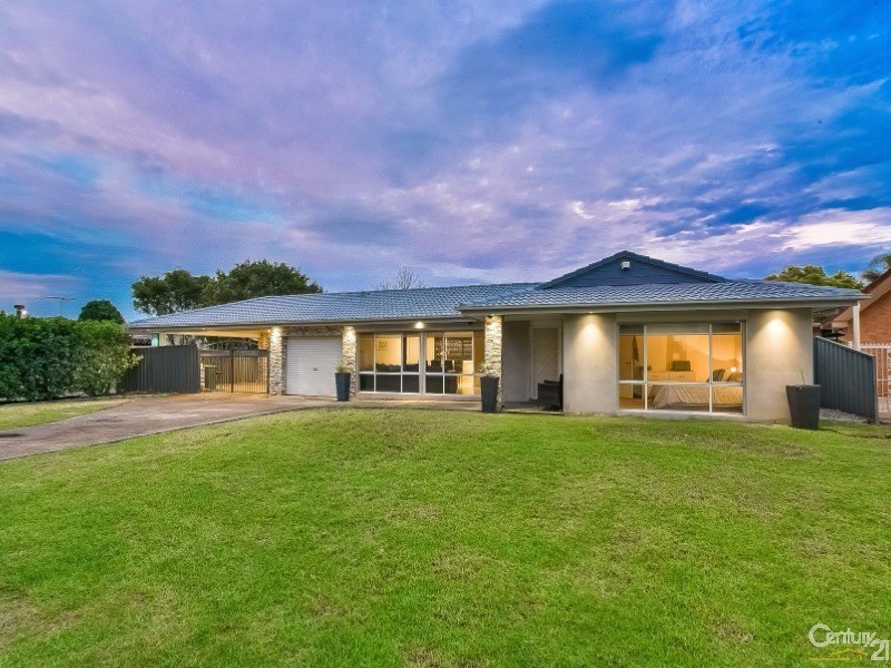 11 Rutherglen Drive, St Andrews NSW 2566